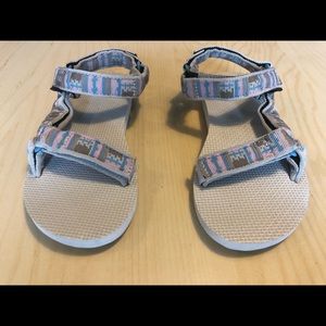 Women’s size 7 Teva